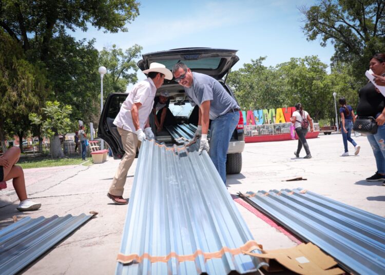 Les cumplen Américo y María a las familias de Jaumave