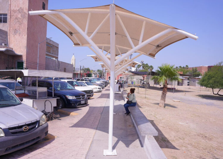 Entrega Carmen Lilia obras que mejoran la calidad de vida de familias en NLD