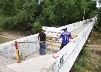 Atiende Municipio petición de usuarios del puente peatonal del 13 boulevard
