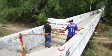 Atiende Municipio petición de usuarios del puente peatonal del 13 boulevard