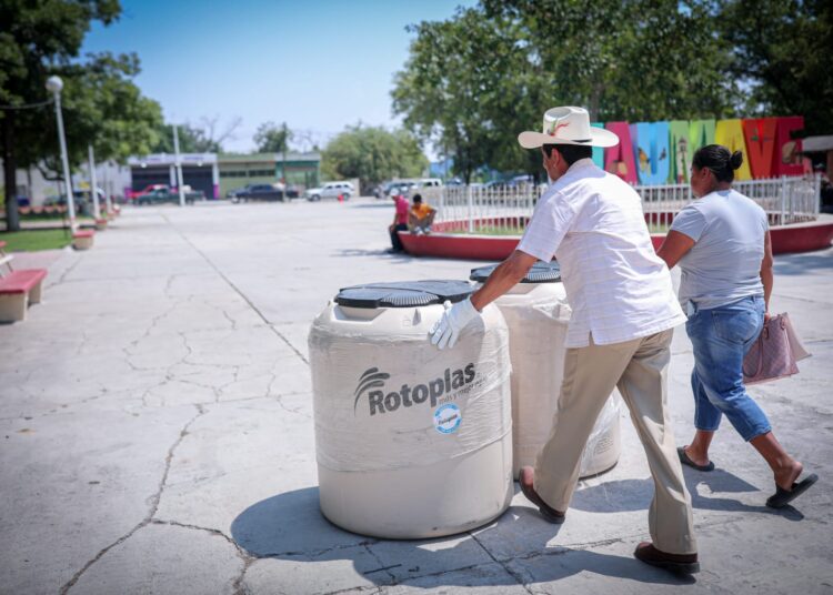 Les cumplen Américo y María a las familias de Jaumave