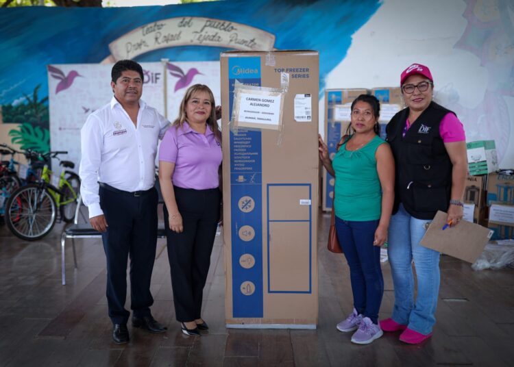 Les cumplen Américo y María a las familias de Jaumave