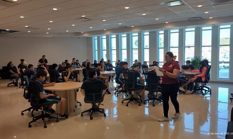 Alumnos de la Escuela “Cosme Pérez” viven un recreo divertido en la Infoteca