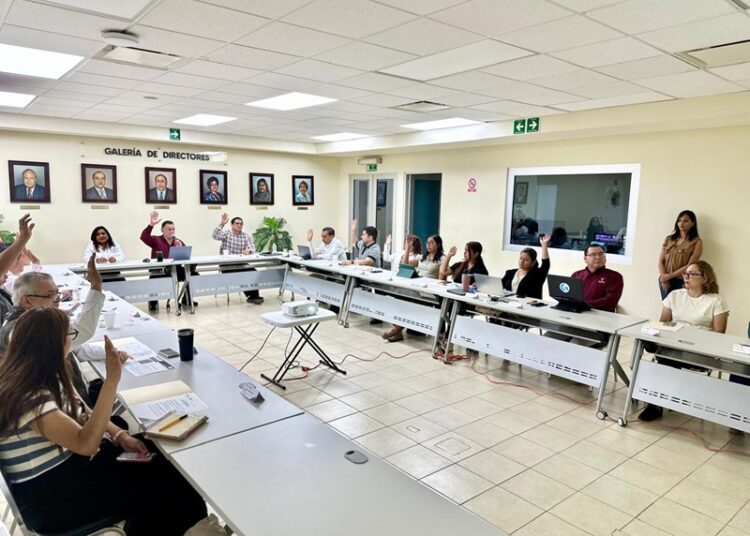 Analiza GTE acciones y estrategias para proteger salud de la población