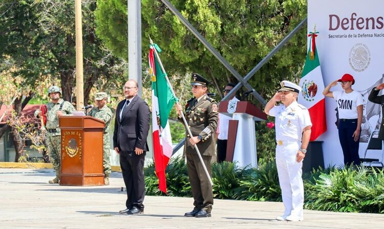 Asiste alcalde de Victoria al evento cívico militar de la 48/a Zona Militar