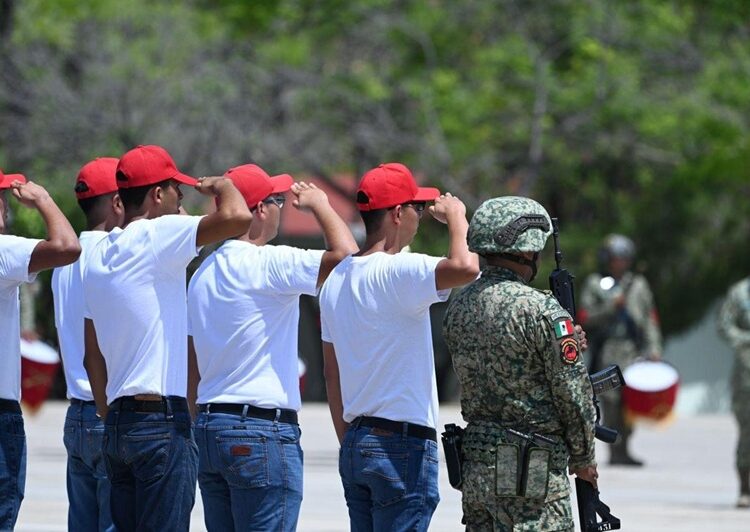 Asiste alcalde de Victoria al evento cívico militar de la 48/a Zona Militar