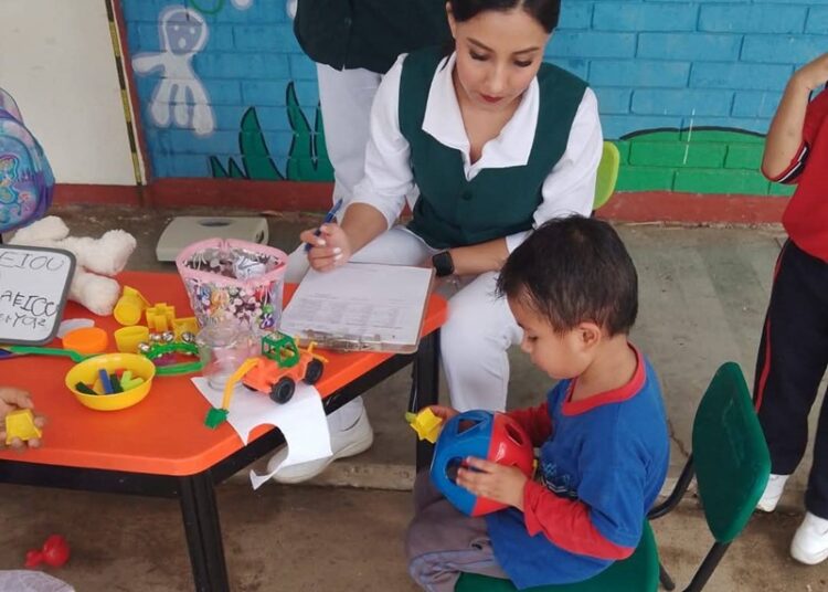 Atenta Salud a enfermedad de manos, pies y boca en niños