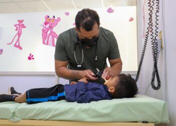 Atenta Salud a enfermedad de manos, pies y boca en niños
