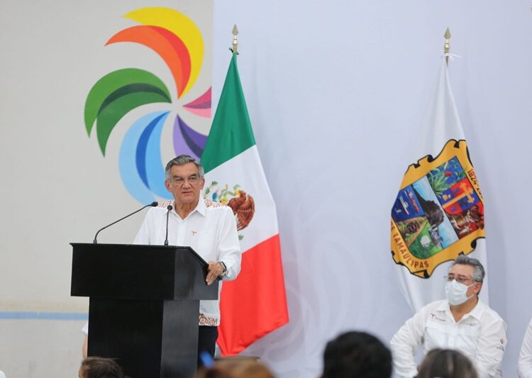 Atestigua AVA entrega de becas y destaca apoyo de la presidenta Claudia