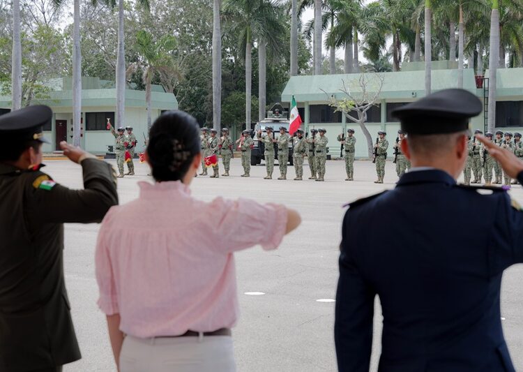 Atestigua Mónica Villarreal protesta de bandera del Servicio Militar Nacional