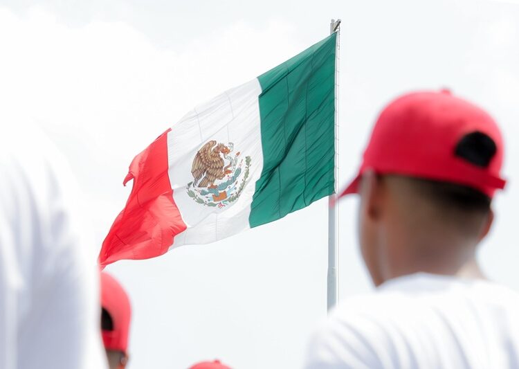 Atestigua Mónica Villarreal protesta de bandera del Servicio Militar Nacional