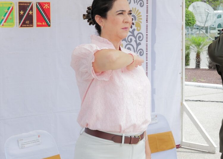 Atestigua Mónica Villarreal protesta de bandera del Servicio Militar Nacional