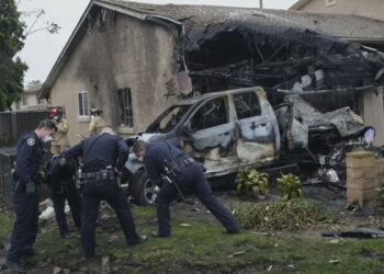 Avioneta se desploma en vecindario de San Diego