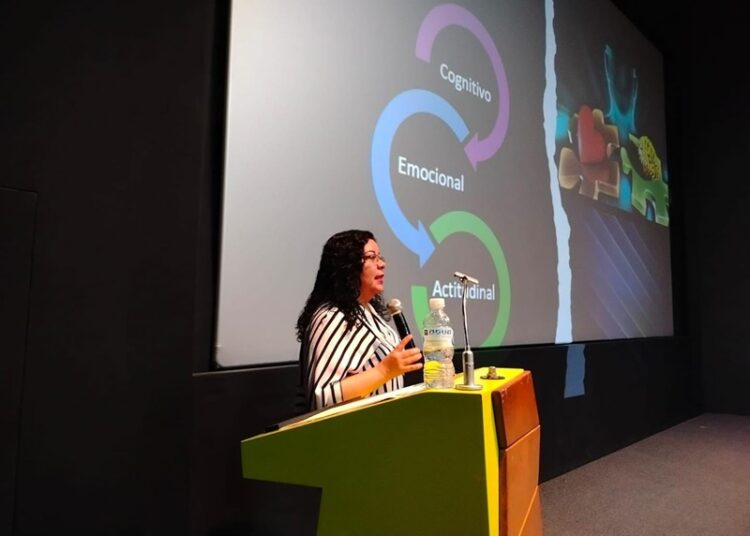 Capacita SEBIEN en reducción de violencia de género