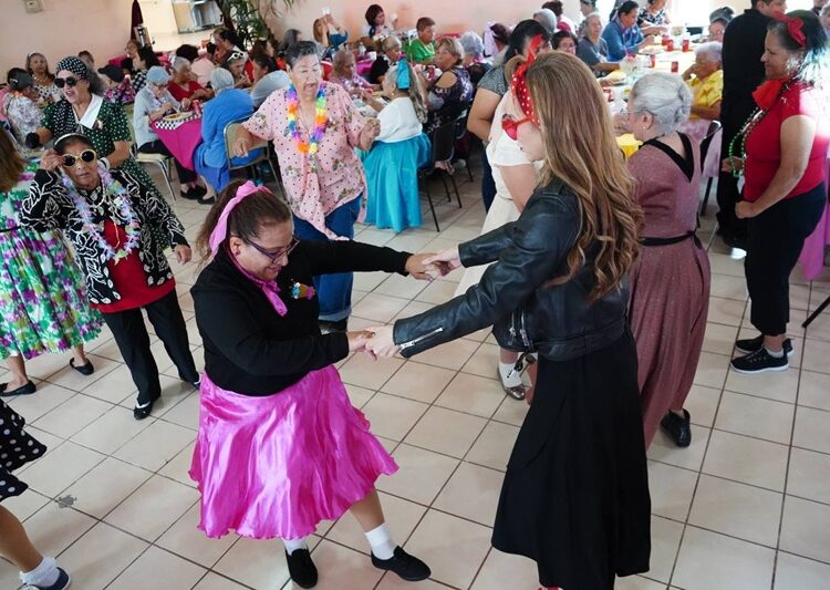 Festejan a las Madres en Casa Club del Adulto Mayor NLD