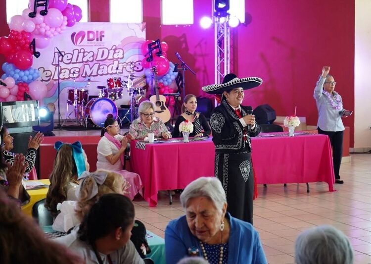 Festejan a las Madres en Casa Club del Adulto Mayor NLD