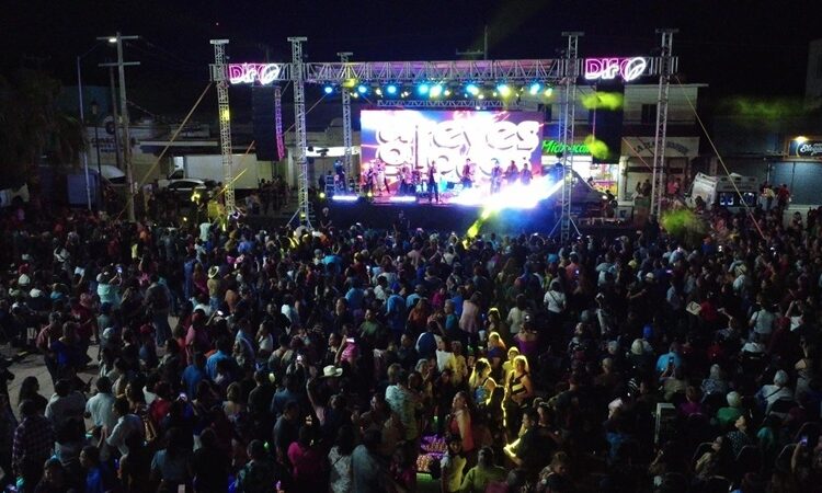 DIF y Gobierno de NLD celebran a las madres con emotivo festival