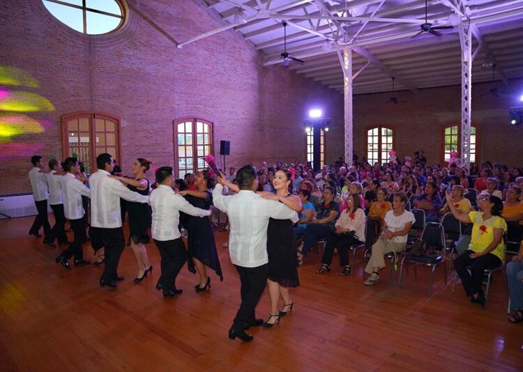 Dirección de Arte y Cultura celebra a las madres de NLD