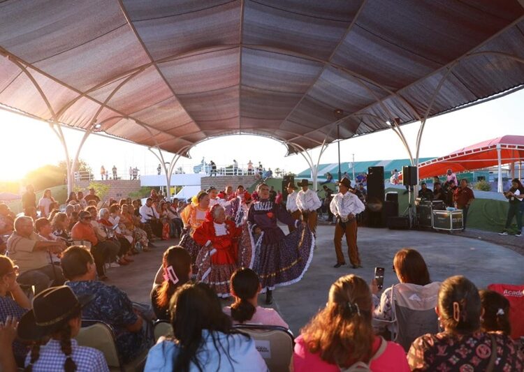 Dirección de Arte y Cultura celebra a las madres de NLD