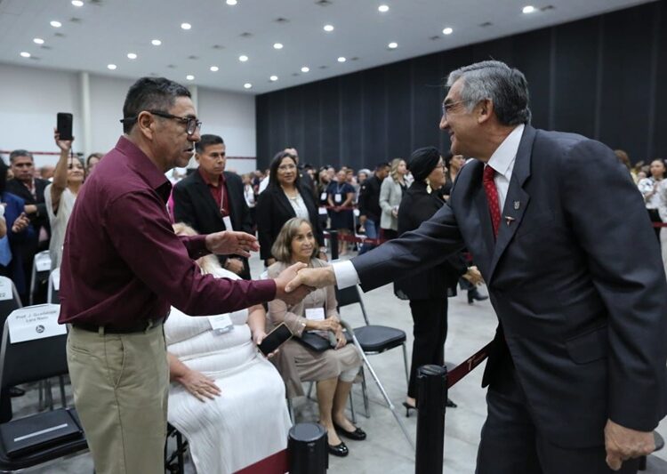 “El magisterio es el eje y futuro del país”: AVA