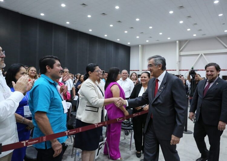 “El magisterio es el eje y futuro del país”: AVA