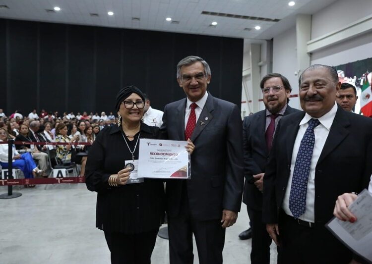 “El magisterio es el eje y futuro del país”: AVA