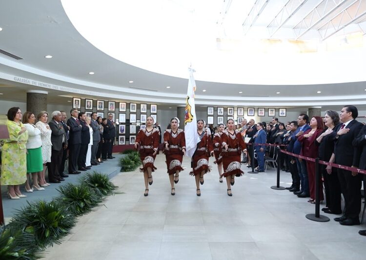 “El magisterio es el eje y futuro del país”: AVA