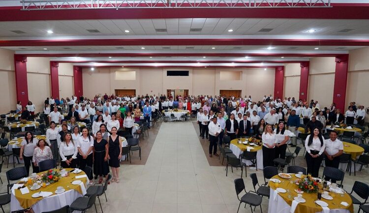 En 4 años entrega CLC más de 30 mdp en bonos económicos para maestros