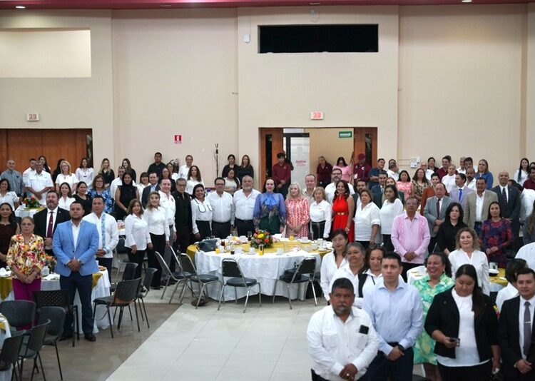 En 4 años entrega CLC más de 30 mdp en bonos económicos para maestros