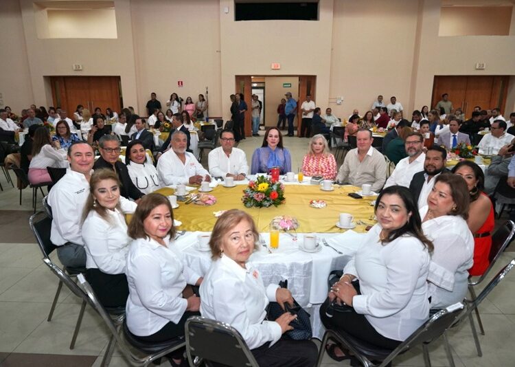 En 4 años entrega CLC más de 30 mdp en bonos económicos para maestros