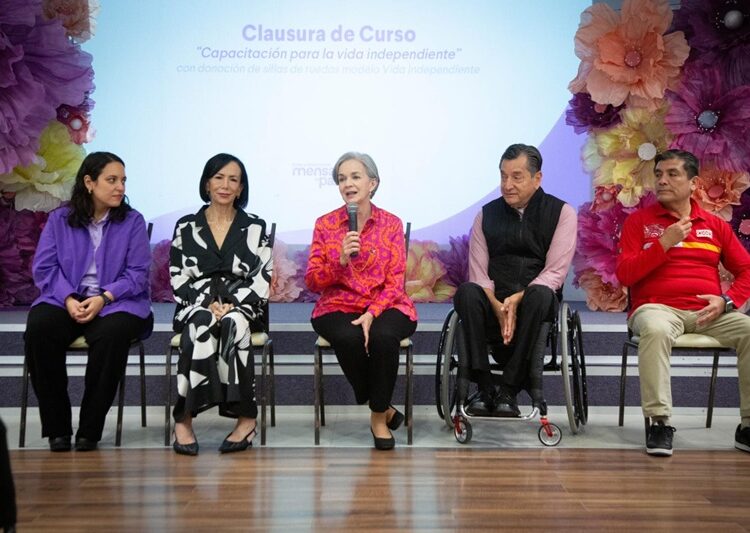 Entrega DIF Tamaulipas sillas de ruedas a personas con discapacidad