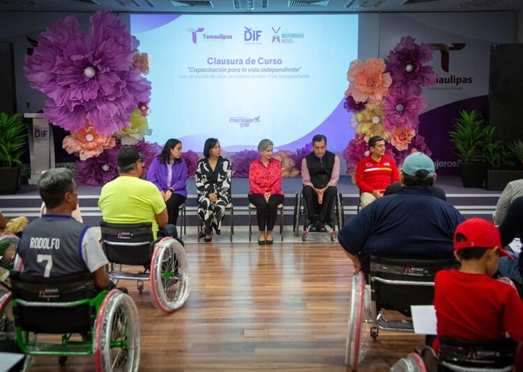 Entrega DIF Tamaulipas sillas de ruedas a personas con discapacidad