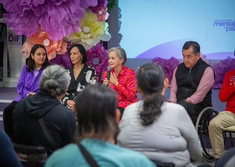 Entrega DIF Tamaulipas sillas de ruedas a personas con discapacidad