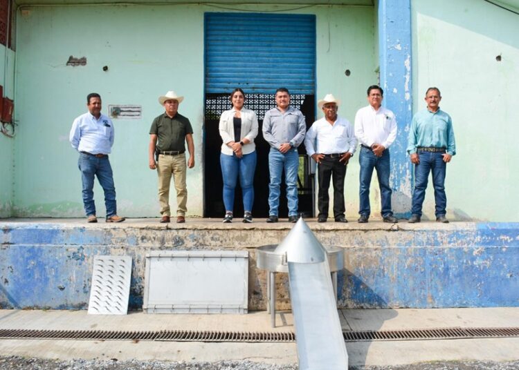 Entrega Gobierno del Estado equipo al rastro municipal de Soto la Marina