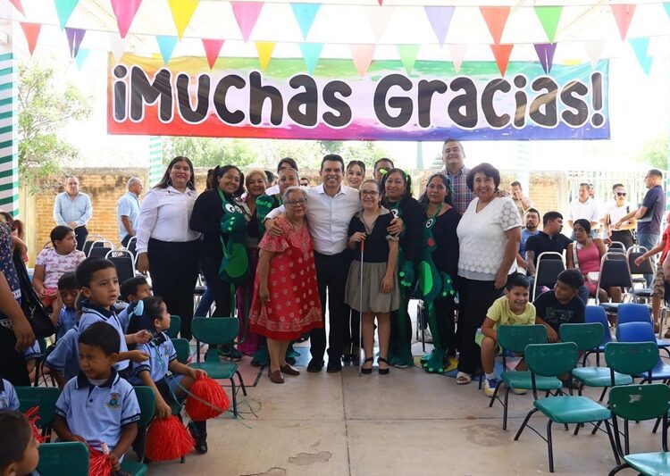 Entrega Lalo Gattás techumbre a Jardín de Niños América