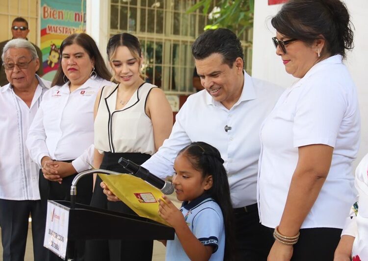 Entrega Lalo Gattás techumbre a Jardín de Niños América