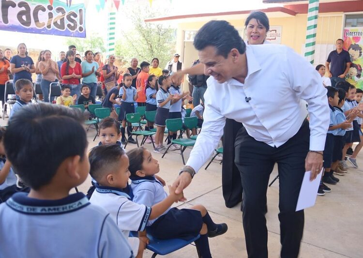 Entrega Lalo Gattás techumbre a Jardín de Niños América