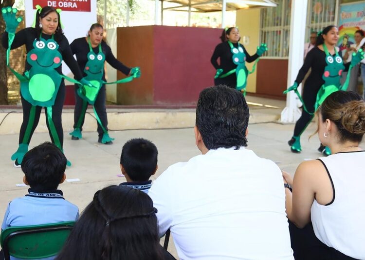 Entrega Lalo Gattás techumbre a Jardín de Niños América