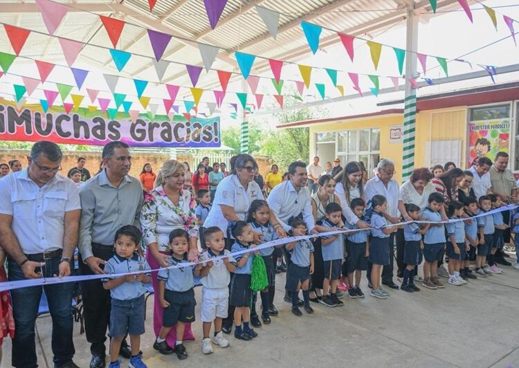 Entrega Lalo Gattás techumbre a Jardín de Niños América