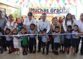 Entrega Lalo Gattás techumbre a Jardín de Niños América