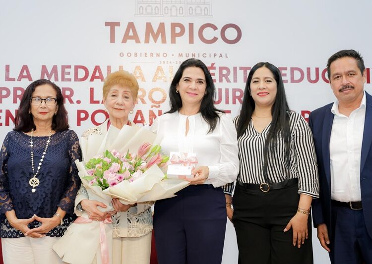 Entrega Mónica Villareal medalla “Lauro Aguirre” al mérito educativo