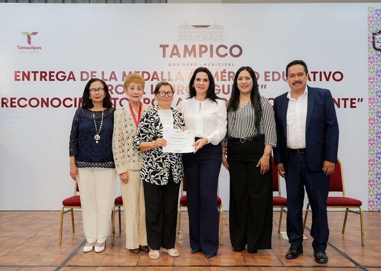 Entrega Mónica Villareal medalla “Lauro Aguirre” al mérito educativo