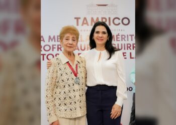 Entrega Mónica Villareal medalla “Lauro Aguirre” al mérito educativo