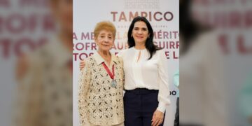 Entrega Mónica Villareal medalla “Lauro Aguirre” al mérito educativo