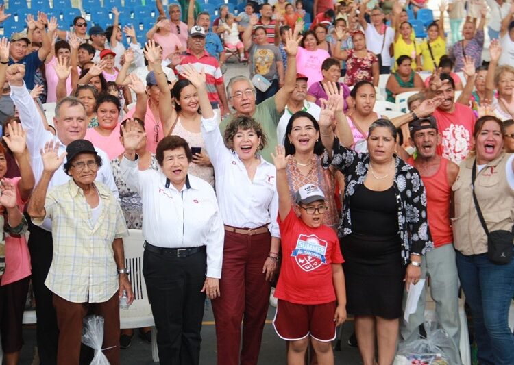 Entrega SEBIEN paquetes alimentarios en Tampico