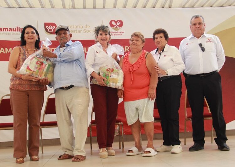 Entrega SEBIEN paquetes alimentarios en Tampico