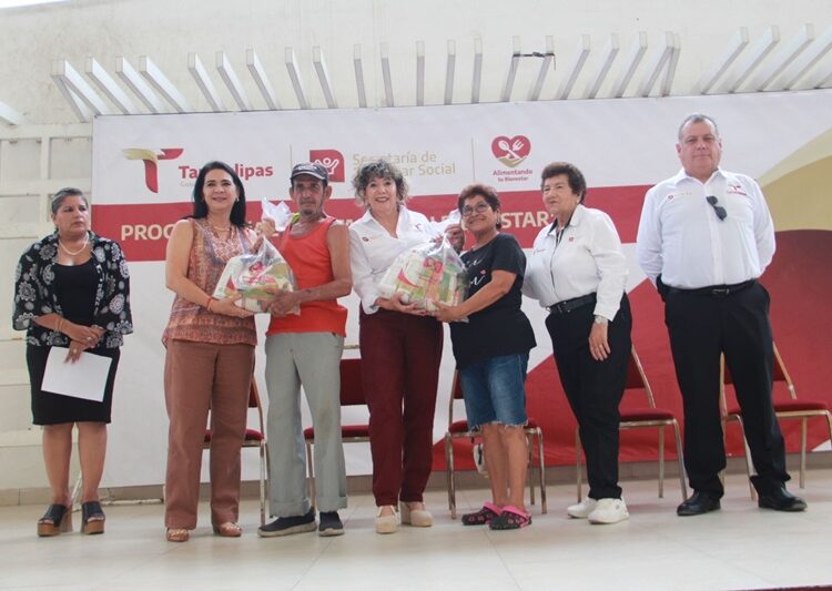 Entrega SEBIEN paquetes alimentarios en Tampico