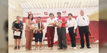 Entrega SEBIEN paquetes alimentarios en Tampico