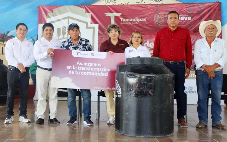 Entrega SEBIEN tinacos en Jaumave