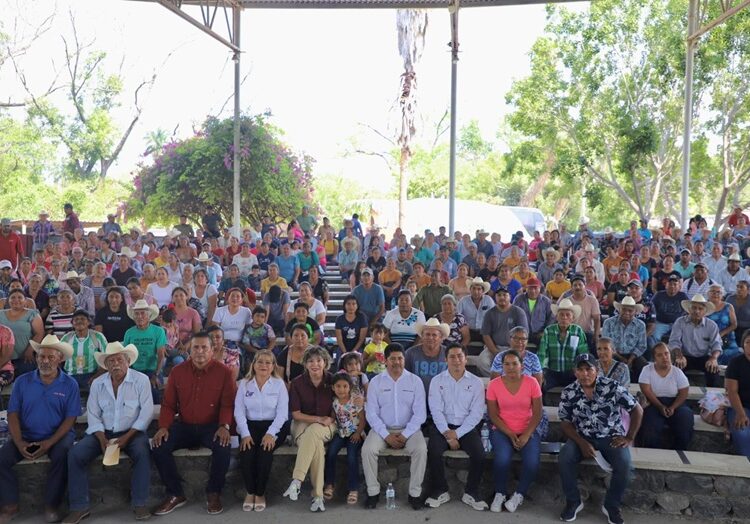 Entrega SEBIEN tinacos en Jaumave